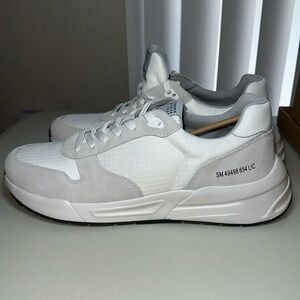 STEVE MADDEN BRADDIK WHITE NEW, size 13, very comfy, last one!